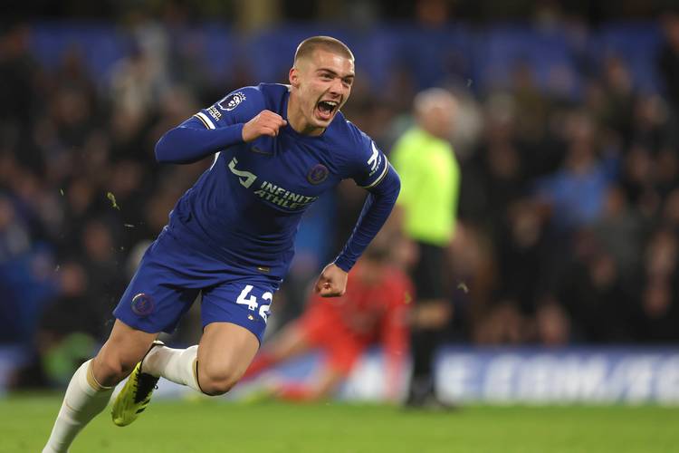 贴脸开大！祖巴茨罚球时，老鹰主场球迷高喊“保罗在哪里？”